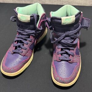 Nike Dunk Hi High-Top Sneakers in Purple and Mint